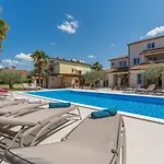 Διαμέρισμα Charmantes Nur 800 Meter Zum Mit Pool, Grillbereich, Waschmaschine