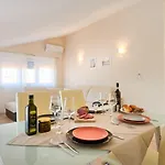 Charmantes Nur 800 Meter Zum Mit Pool, Grillbereich, Waschmaschine 아파트 포레치
