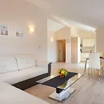 Charmantes Nur 800 Meter Zum Mit Pool, Grillbereich, Waschmaschine Διαμέρισμα