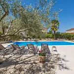 Charmantes Nur 800 Meter Zum Mit Pool, Grillbereich, Waschmaschine * 포레치