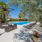 Διαμέρισμα Charmantes Nur 800 Meter Zum Mit Pool, Grillbereich, Waschmaschine *