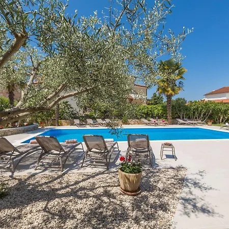 Charmantes Nur 800 Meter Zum Mit Pool, Grillbereich, Waschmaschine * פורץ