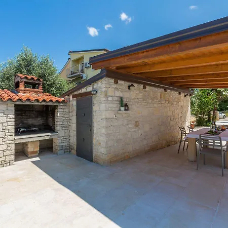 Charmantes Nur 800 Meter Zum Mit Pool, Grillbereich, Waschmaschine Апартаменты Пореч