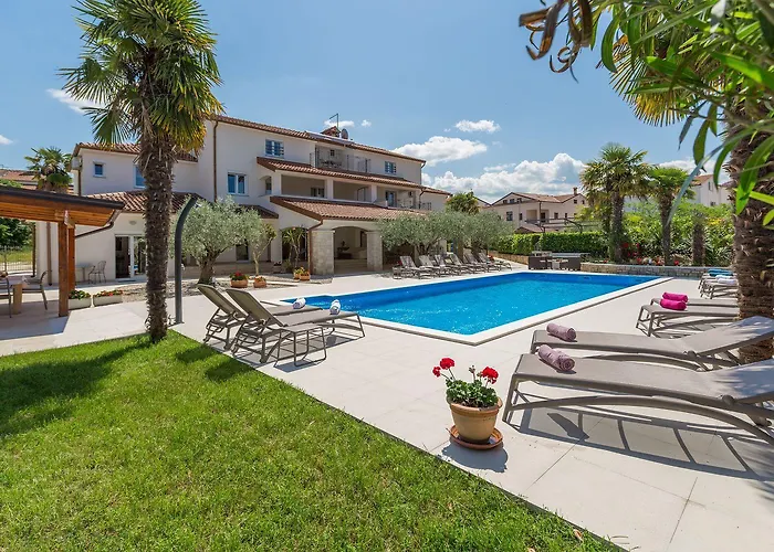 Апартаменты Charmantes Nur 800 Meter Zum Mit Pool, Grillbereich, Waschmaschine Пореч