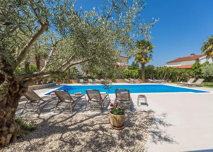 Charmantes Nur 800 Meter Zum Mit Pool, Grillbereich, Waschmaschine * Пореч