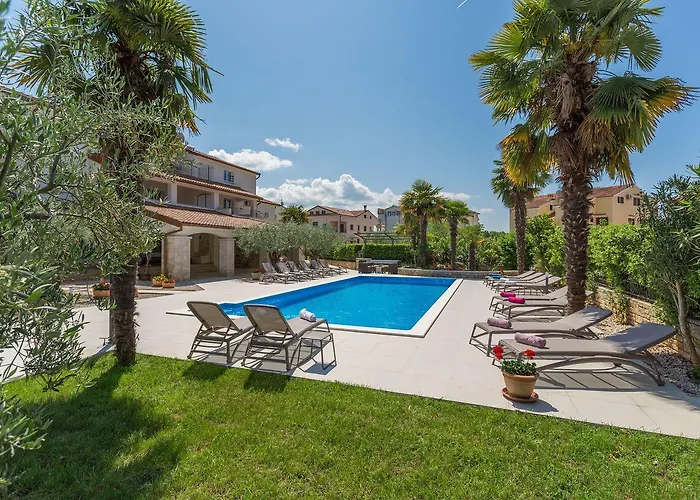 Charmantes Nur 800 Meter Zum Mit Pool, Grillbereich, Waschmaschine *