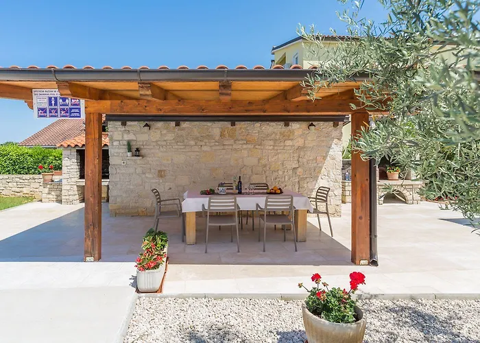 Charmantes Nur 800 Meter Zum Mit Pool, Grillbereich, Waschmaschine