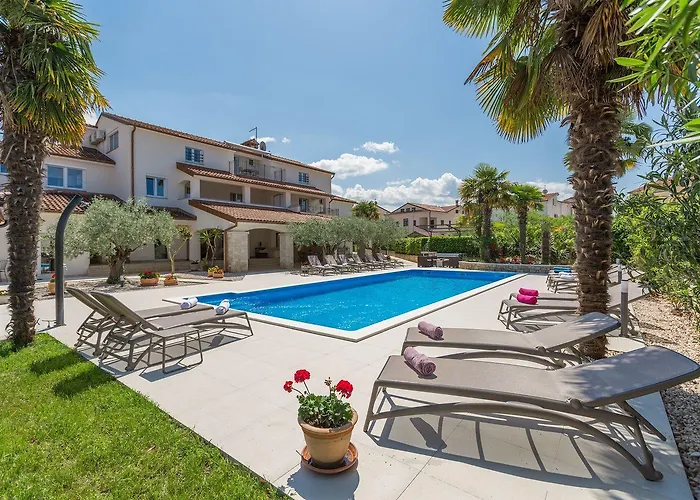 Charmantes Nur 800 Meter Zum Mit Pool, Grillbereich, Waschmaschine