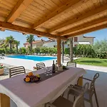 Apartman Charmantes Nur 800 Meter Zum Mit Pool, Grillbereich, Waschmaschine