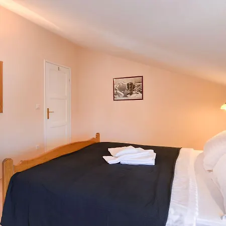 Charmantes Nur 800 Meter Zum Mit Pool, Grillbereich, Waschmaschine Apartman