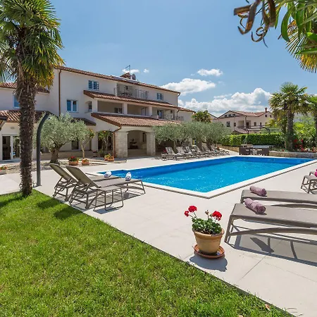 Apartament Charmantes Nur 800 Meter Zum Mit Pool, Grillbereich, Waschmaschine Poreč