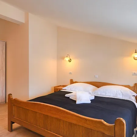 Charmantes Nur 800 Meter Zum Mit Pool, Grillbereich, Waschmaschine * Poreč