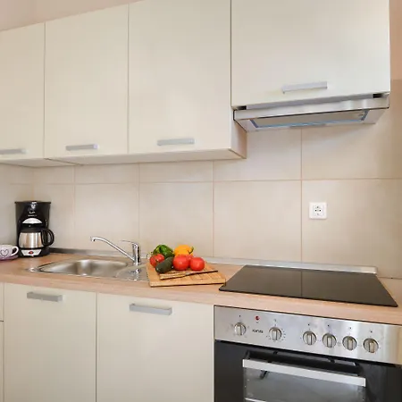 Charmantes Nur 800 Meter Zum Mit Pool, Grillbereich, Waschmaschine