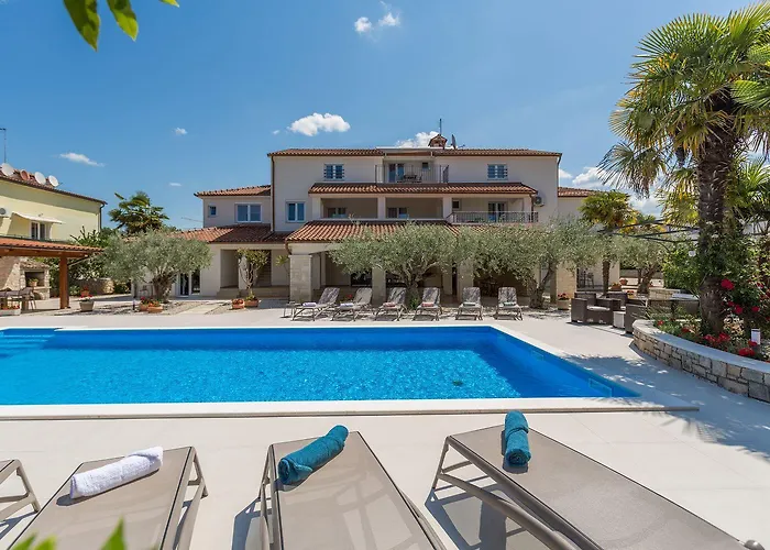 Charmantes Nur 800 Meter Zum Mit Pool, Grillbereich, Waschmaschine Apartment Poreč