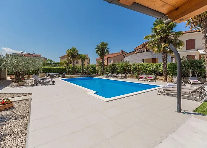 Apartman Charmantes Nur 800 Meter Zum Mit Pool, Grillbereich, Waschmaschine *