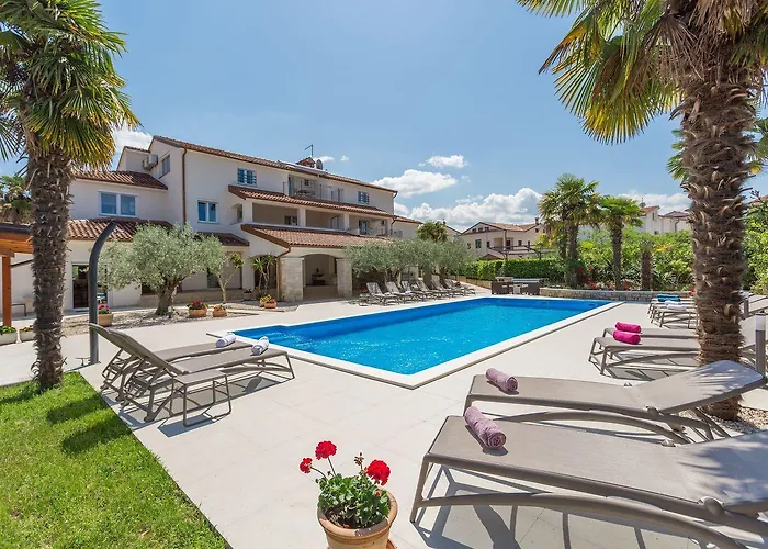 Charmantes Nur 800 Meter Zum Mit Pool, Grillbereich, Waschmaschine Apartman Poreč