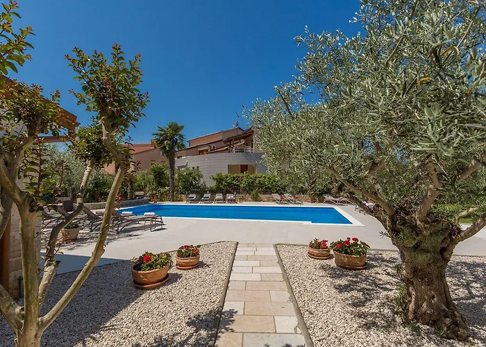 Apartman Charmantes Nur 800 Meter Zum Mit Pool, Grillbereich, Waschmaschine