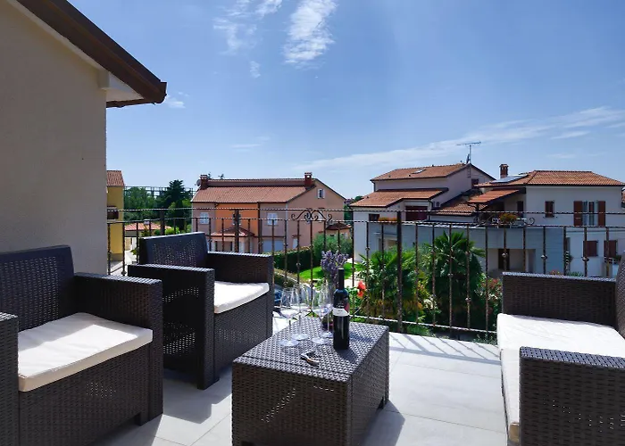 Charmantes Nur 800 Meter Zum Mit Pool, Grillbereich, Waschmaschine Poreč