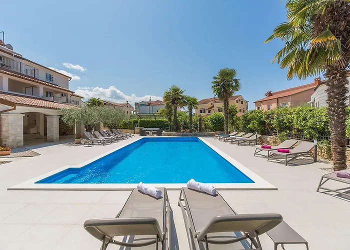 Charmantes Nur 800 Meter Zum Mit Pool, Grillbereich, Waschmaschine *