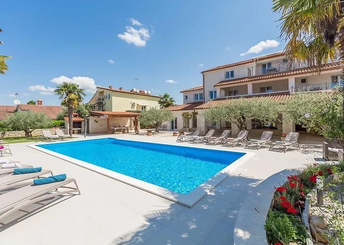 Apartment Charmantes Nur 800 Meter Zum Mit Pool, Grillbereich, Waschmaschine Poreč