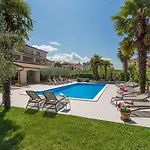 Charmantes Nur 800 Meter Zum Mit Pool, Grillbereich, Waschmaschine *